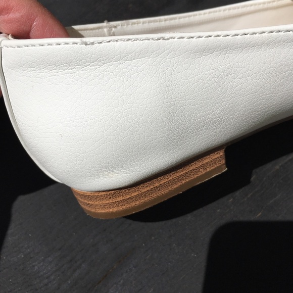 🌷🪷 Lovely white loafer flats. Only worn once on carpet for a few hours. - Picture 8 of 10